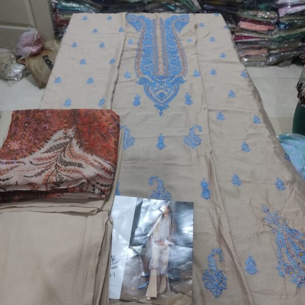 SOBIA NAZIR--WINTER KARANDI-3pc - Image 2